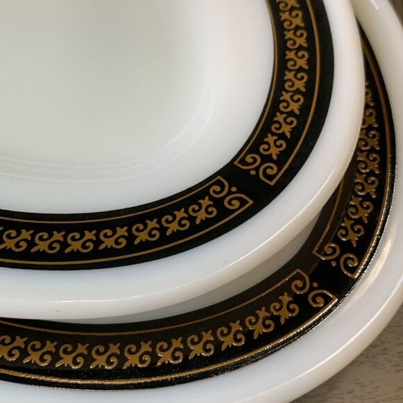 2 Pyrex Serving Plates Gold & Black Fleur De Lis Pattern Trim on White Ceramic - Picture 3 of 7
